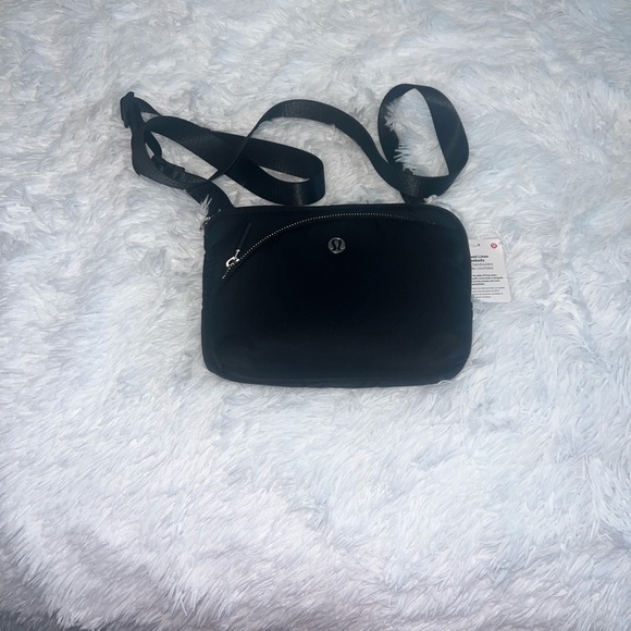 Lululemon Athletica Curved Lines Crossbody BagBlack is available for  purchase on au PAY Market - Imported Goods Online Store Co.Ltd. | au PAY  Market - Online Shopping Site